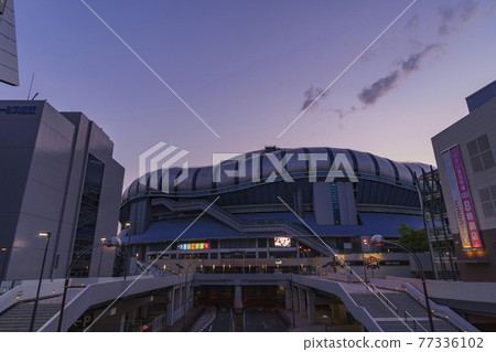 雨後，大阪巨蛋周圍，夜景，初夏[2021年5月] 77336102