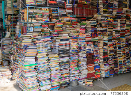 Second hand books on shelf in the old store at Chatuchak market Second hand books on shelf in the old store at Chatuchak market 77336298