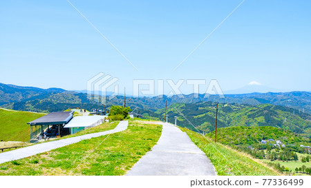 伊豆大室山的風景(春季):俯瞰富士山 伊豆大室山的風景(春季):俯瞰富士山 77336499