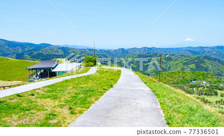 伊豆大室山的風景(春季):俯瞰富士山 伊豆大室山的風景(春季):俯瞰富士山 77336501
