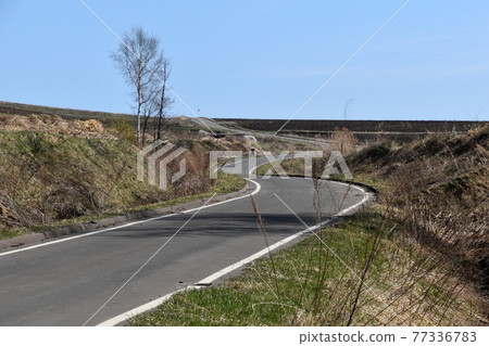 Undulating road Undulating road 77336783