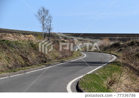 Undulating road Undulating road 77336786