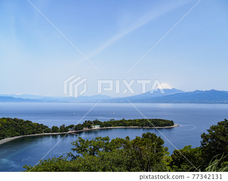 Mt. Fuji entwined in Nishiizu, Izu Peninsula Mt. Fuji entwined in Nishiizu, Izu Peninsula 77342131