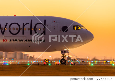 Passenger plane entering the runway in Aso Kumamoto sky 77344202