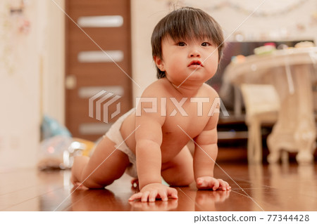 1 year old baby yes yes high high diaper diaper naked 77344428