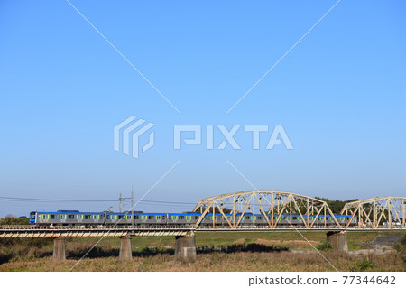 東武都市公園線 60000 系列列車穿越江戶川大橋 77344642