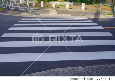 Pedestrian crossing at a residential area intersection 77345818