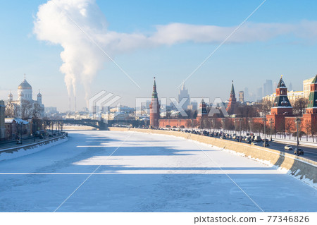 frozen Moskva river near Kremlin in winter day frozen Moskva river near Kremlin in winter day 77346826