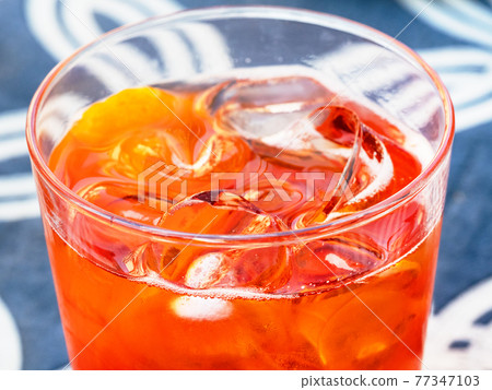 Aperol Spritz aperitif cocktail in glass close up 77347103