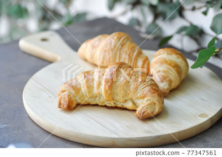 croissant , French croissant or French bread croissant , French croissant or French bread 77347561