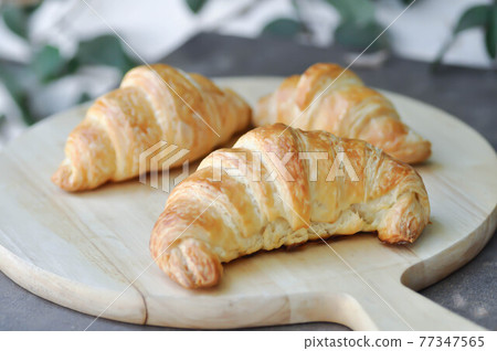 croissant , French croissant or French bread croissant , French croissant or French bread 77347565