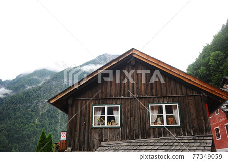 Halstatt alpine house 77349059