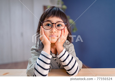 Amblyopia for children with glasses 77350324