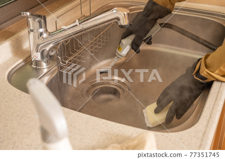 由承包商清潔廚房 由承包商清潔廚房 77351745