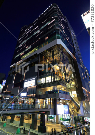 東京澀谷站南口 Cityscape Shibuya Fukuras Night View 77351820