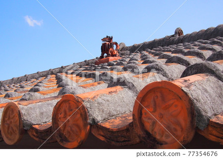 沖繩紅瓦和志佐的風景 77354676
