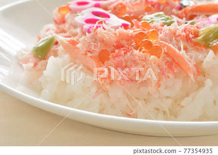 chirashi sushi  77354935