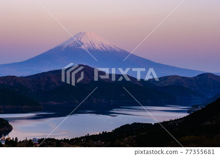 Mt. Fuji at dawn (from Hakone / Fujimi Pass) 77355681
