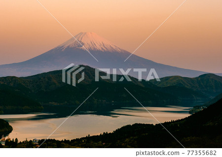 Mt. Fuji at dawn (from Hakone / Fujimi Pass) 77355682