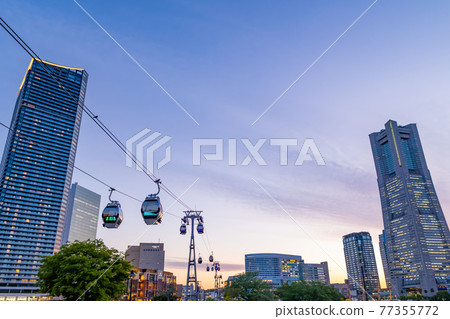 橫濱空中纜車開通的橫濱港未來夜景 橫濱空中纜車開通的橫濱港未來夜景 77355772