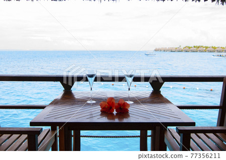 Water cottages on the southern island 77356211