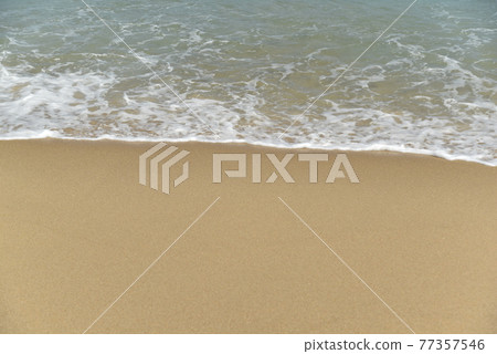 Waves on the beach 77357546
