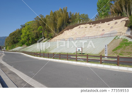 位於福岡縣田川區福知町的國家指定古蹟城山橫穴群 位於福岡縣田川區福知町的國家指定古蹟城山橫穴群 77359553