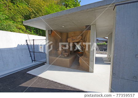 A replica of the Shiroyama Yokoana group, a nationally designated historic site in Fukuchi-cho, Tagawa-gun, Fukuoka Prefecture. A replica of the Shiroyama Yokoana group, a nationally designated historic site in Fukuchi-cho, Tagawa-gun, Fukuoka Prefecture. 77359557