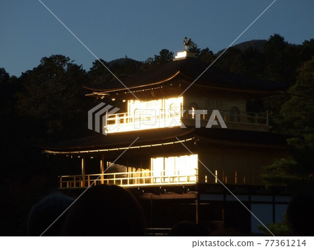 Kinkakuji Temple in Kyoto that reflects the setting sun Kinkakuji Temple in Kyoto that reflects the setting sun 77361214