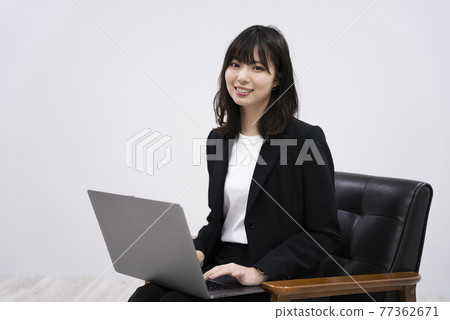 Woman using a laptop Woman using a laptop 77362671