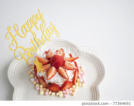 粉碎蛋糕製作你的第一個生日生日蛋糕 77364691