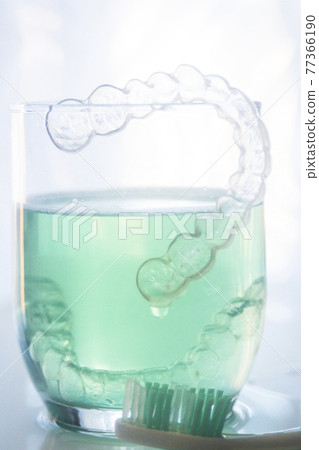 Invisible bracket aligners 77366190