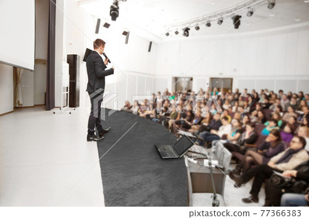 Speaker at a business conference and presentation. 77366383