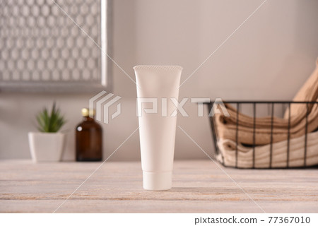 Bathroom skin care bottle 77367010