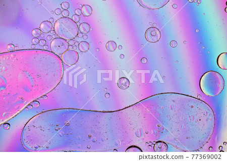 Holographic colorful abstract background with oil drops on water 77369002