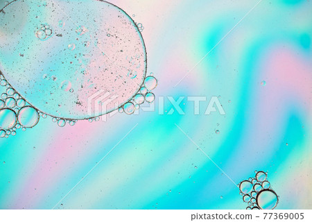 Holographic colorful abstract background with oil drops on water 77369005