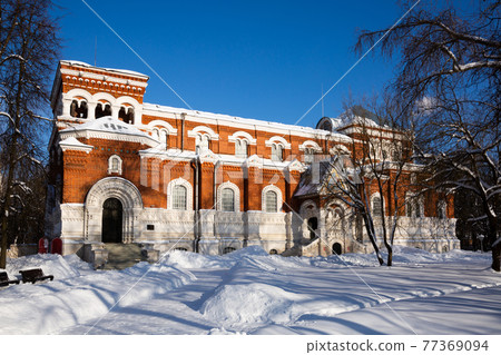 Museum of Crystal in building of former Orthodox Cathedral in Gus-Khrustalny in winter 77369094