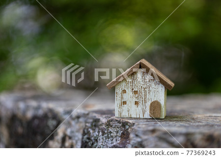 可愛的小木屋（新綠色背景） 77369243