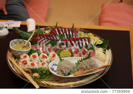 Dish serving Dish serving 77369909