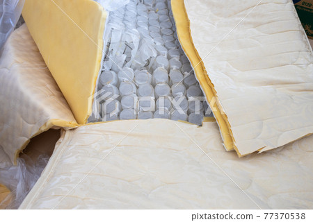 拆解扔掉床褥 77370538