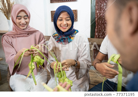 muslim family and friend making ketupat for eid fitr mubarak muslim family and friend making ketupat for eid fitr mubarak 77371195