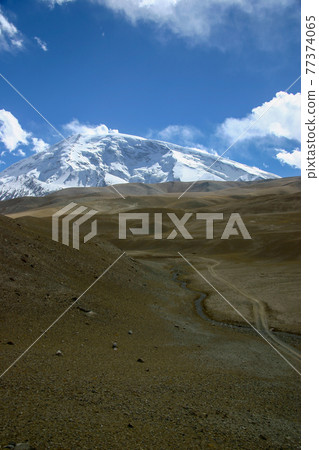 Road leading to Muztagata Mountain Road leading to Muztagata Mountain 77374065