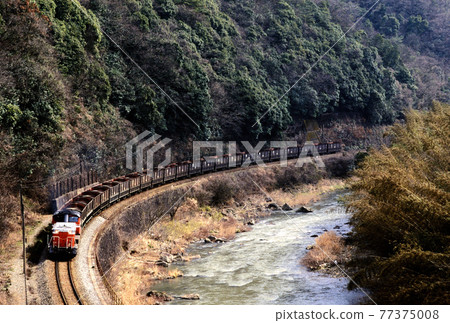 1998 DD51855 limestone transport train going on the Mine Line 77375008