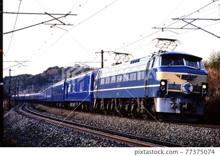 1998 EF6651 Blue Train Hayabusa going down the Sanyo Main Line 1998 EF6651 Blue Train Hayabusa going down the Sanyo Main Line 77375074