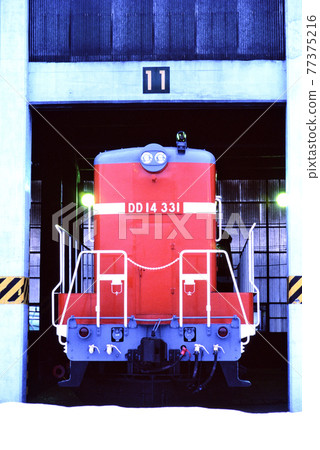 1998 DD14331 diesel locomotive standing in the locomotive 77375216