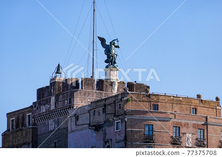 Castel Sant'Angelo and Castel Sant'Angelo along the Tiber, Rome on a sunny day Castel Sant'Angelo and Castel Sant'Angelo along the Tiber, Rome on a sunny day 77375708