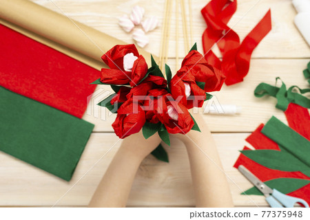 How to make a tulip flower out of paper and marshmallows at home. Marshmallow inside a red tulip bud. Hands make a red tulip. Step-by-step instruction. DIY children's art project How to make a tulip flower out of paper and marshmallows at home. Marshmallow inside a red tulip bud. Hands make a red tulip. Step-by-step instruction. DIY children's art project 77375948