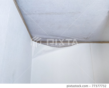 Peeling of wallpaper near the ceiling 77377732