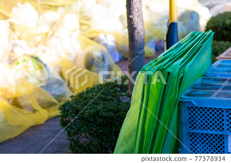 Kitchen waste Recyclable waste 77378934