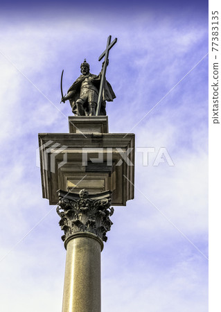 Sigismund's Column in Castle Square with vintage architecture of Old Town in Warsaw, Masovia, Poland 77383135